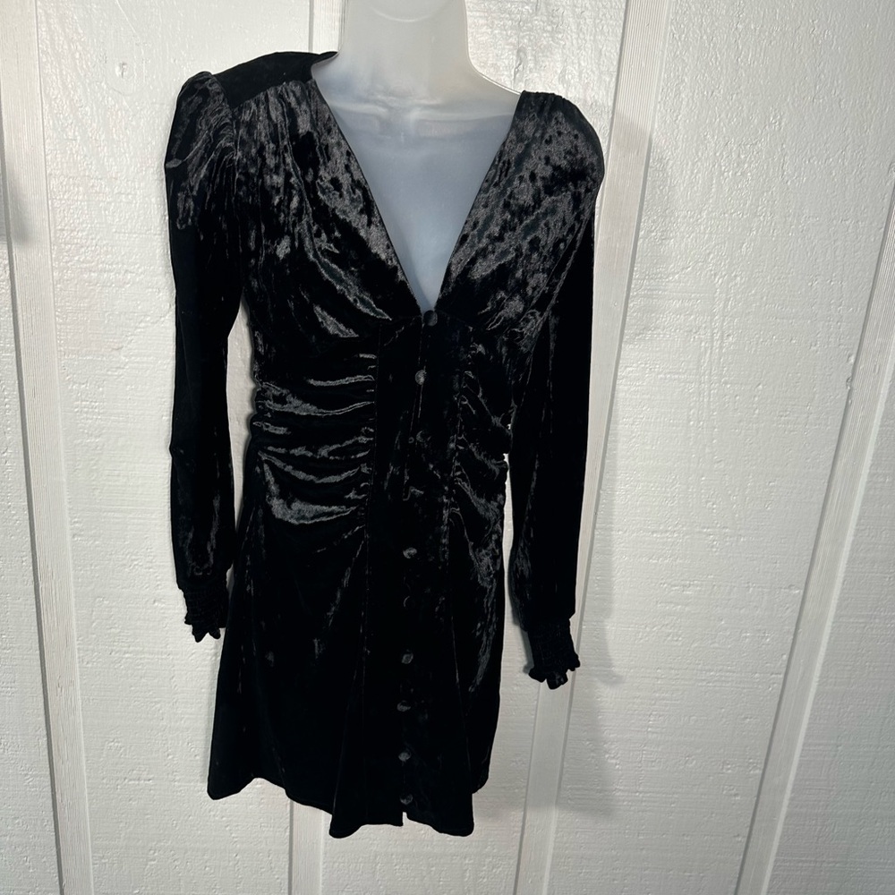 Oak and Trellis Black Velvet Long Sleeve V Neck Dress Size 5 NWT